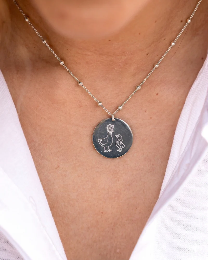 Collar grabado Mamá pato con patito Silver - Image 4