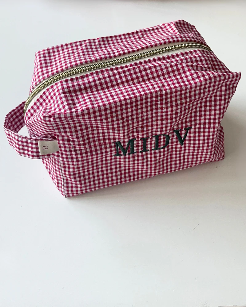 Neceser cuadro vichy rojo pequeño Personalizado con el Bordado MIDV en verde botella - Image 2