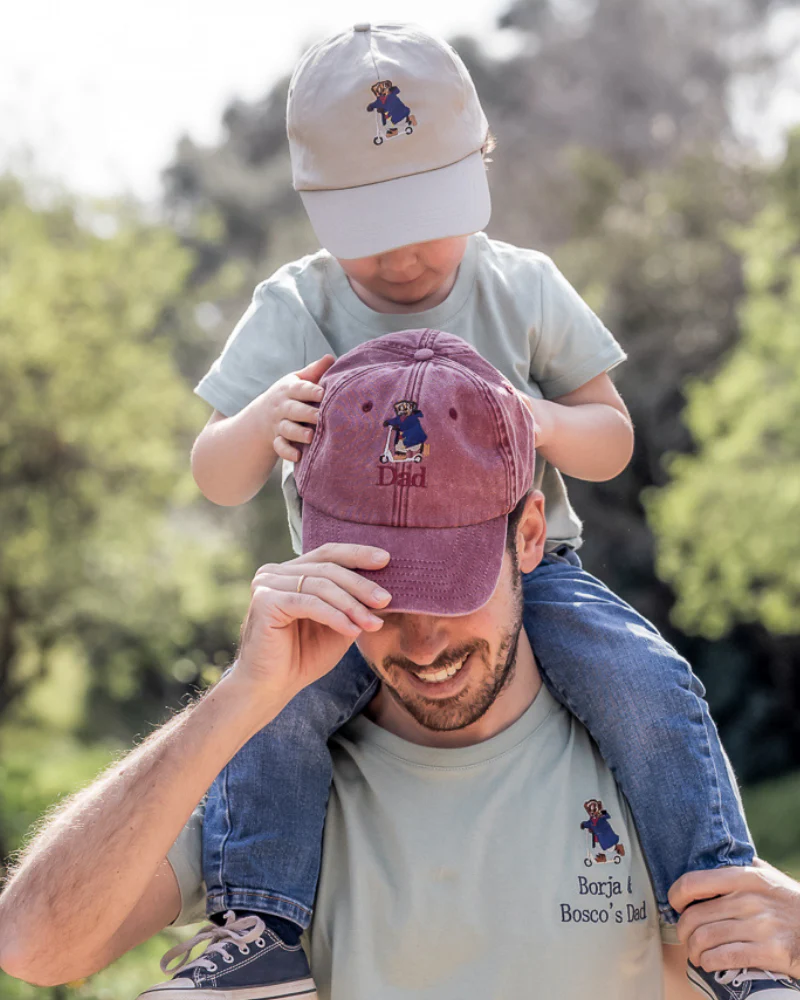 Pack Gorra personalizada adulto y niño dibujo Oso en patinete - Image 2