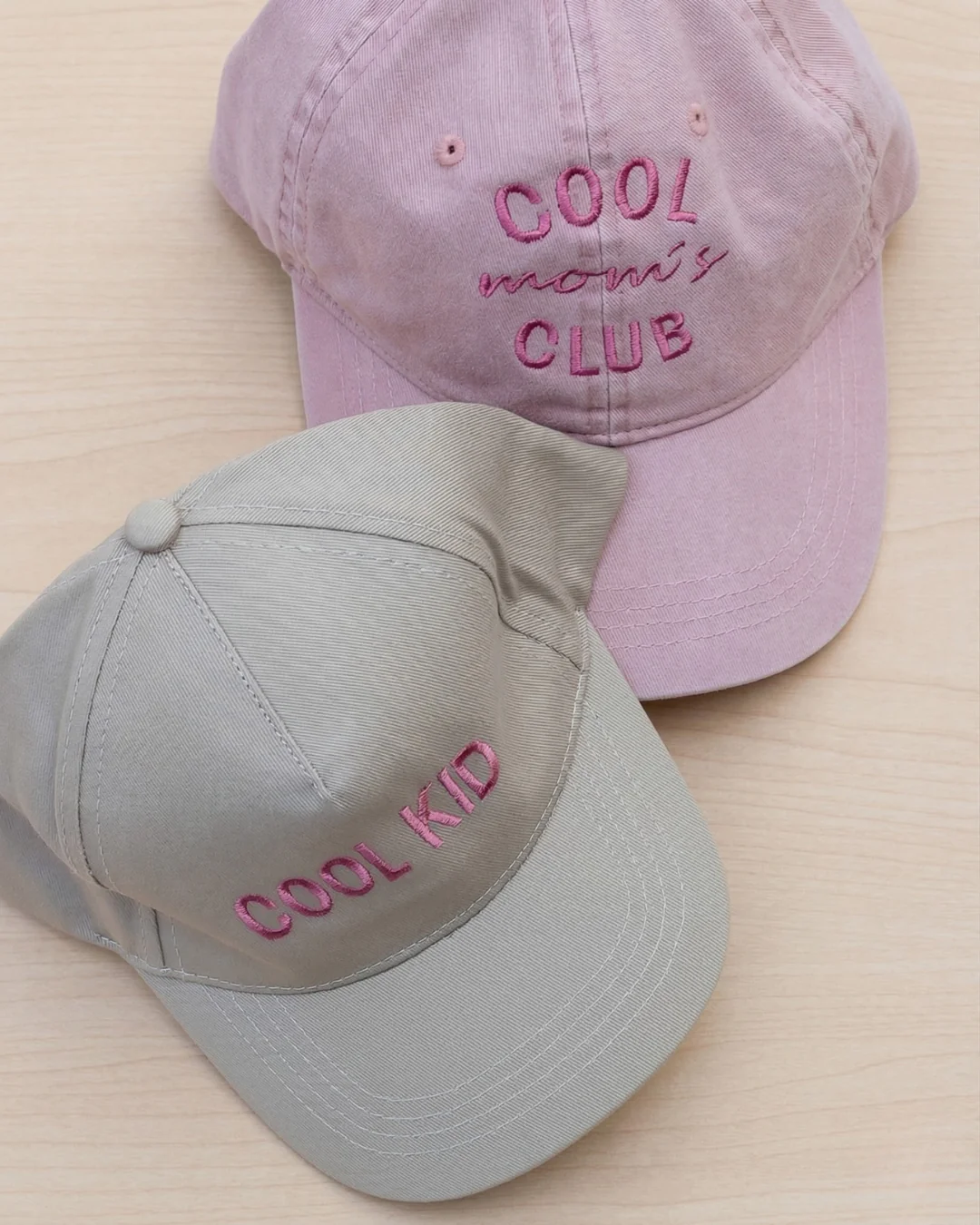 Pack gorras personalizadas Cool Mom's Club y Cool Kid