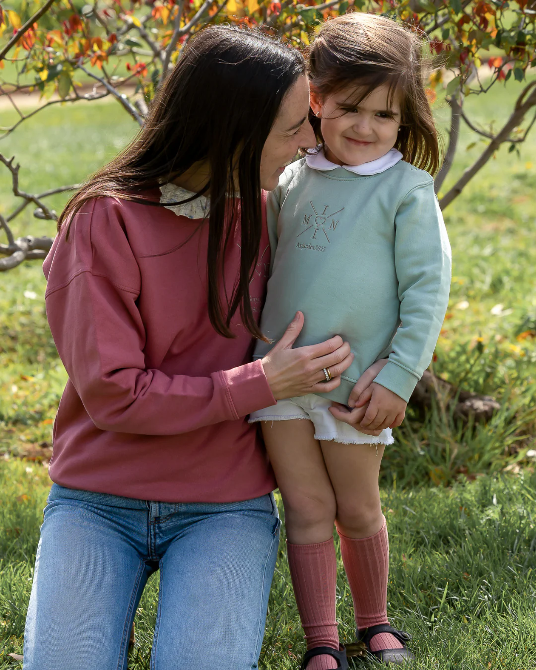 Pack sudaderas MOM y MINI bebé cruz corazón (hasta 36 meses) - Image 2