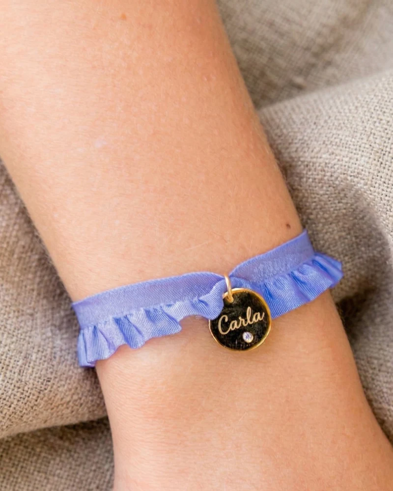 Pulsera semirizo lavanda personalizada plaquita circonita
