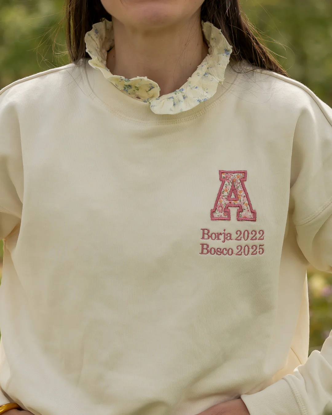 Sudadera personalizada Inicial Especial Día de la Madre beige claro (mujer) - Image 4